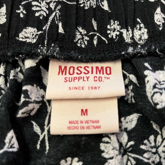 Mossimo Black and White Floral Skirt with frayed bottom. Womens size Medium. - Picture 4 of 4
